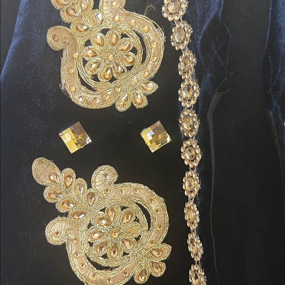 Elegant Black and Gold Embroidered Jacket - Picture 2 of 4